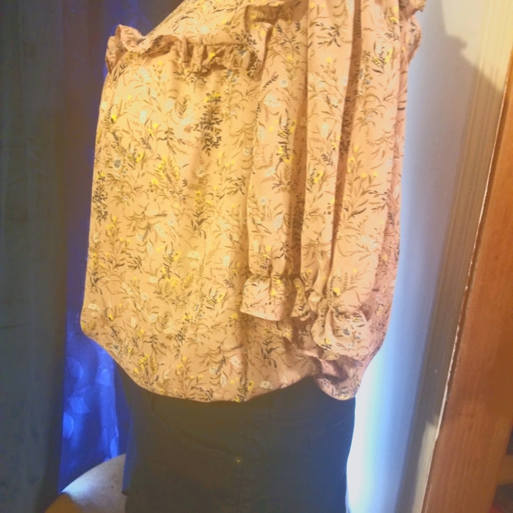 Top - Picture 2 of 5